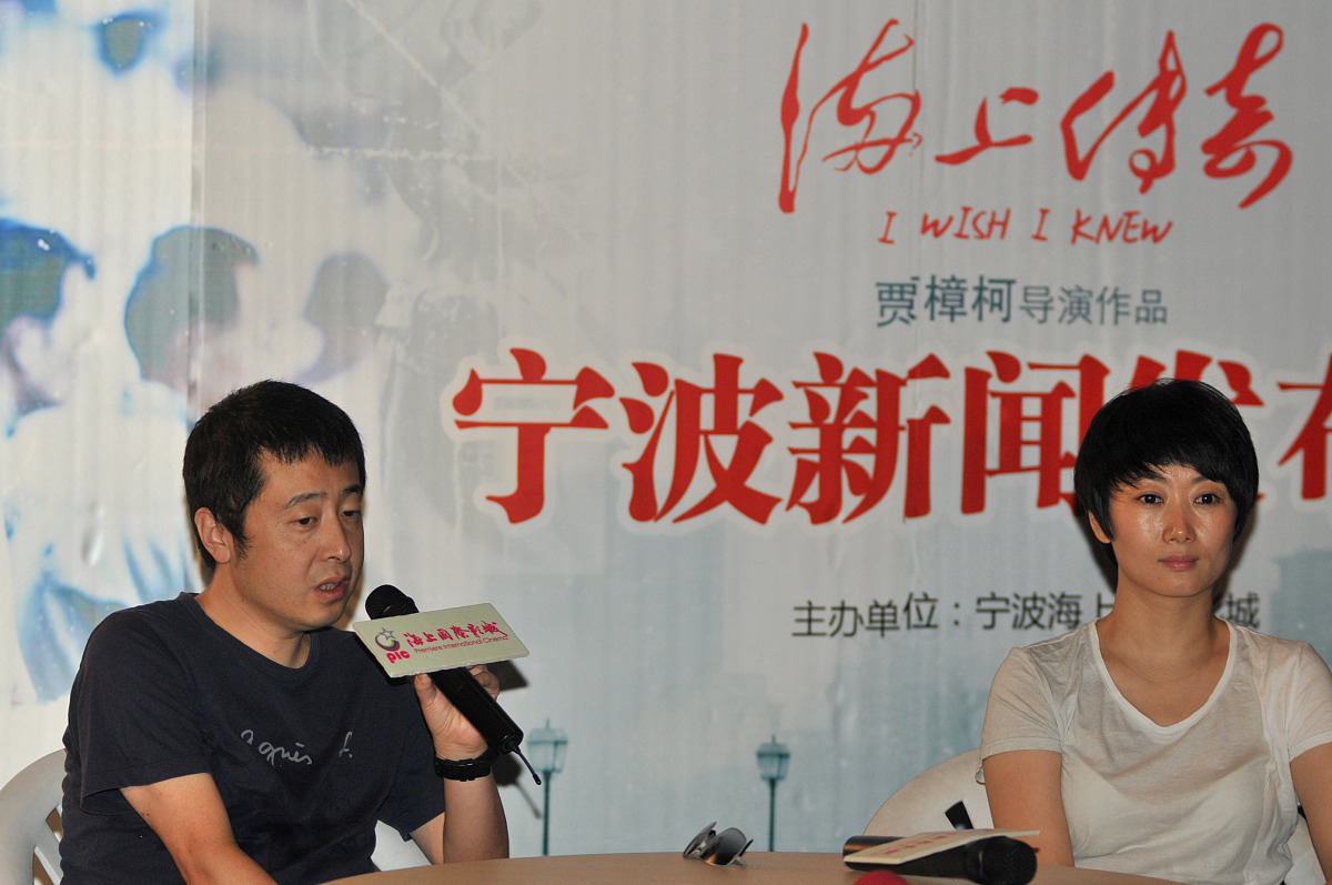 2010年7月4日,浙江宁波,电影《海上传奇》宣传发布会.  (应摄影师要求
