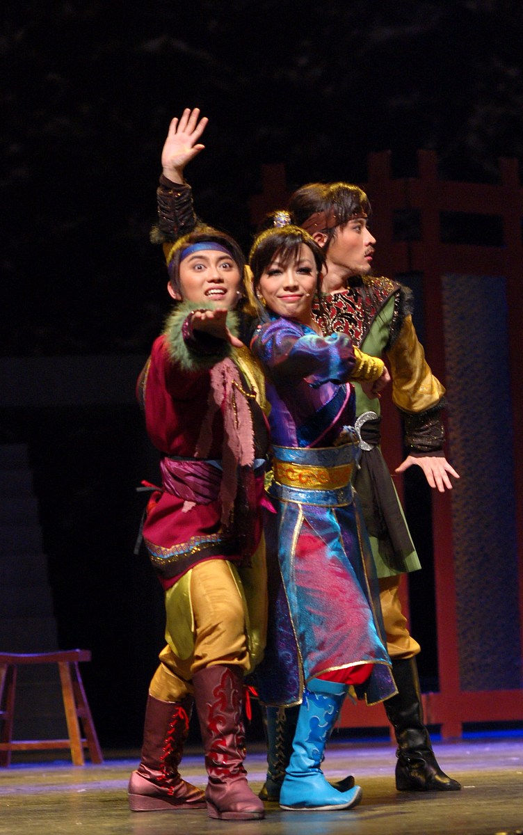 2007年 11月 23日 , 北京 , 古装 搞笑 音乐剧 《 奉旨 越狱 》 进行 
