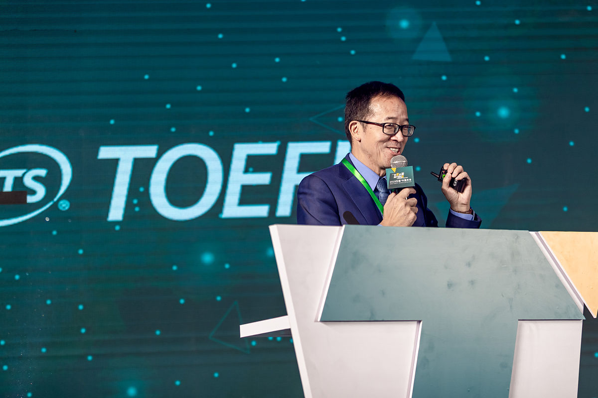 100字关于俞敏洪创业成功的原因 重点从资金和能力方面进行阐述