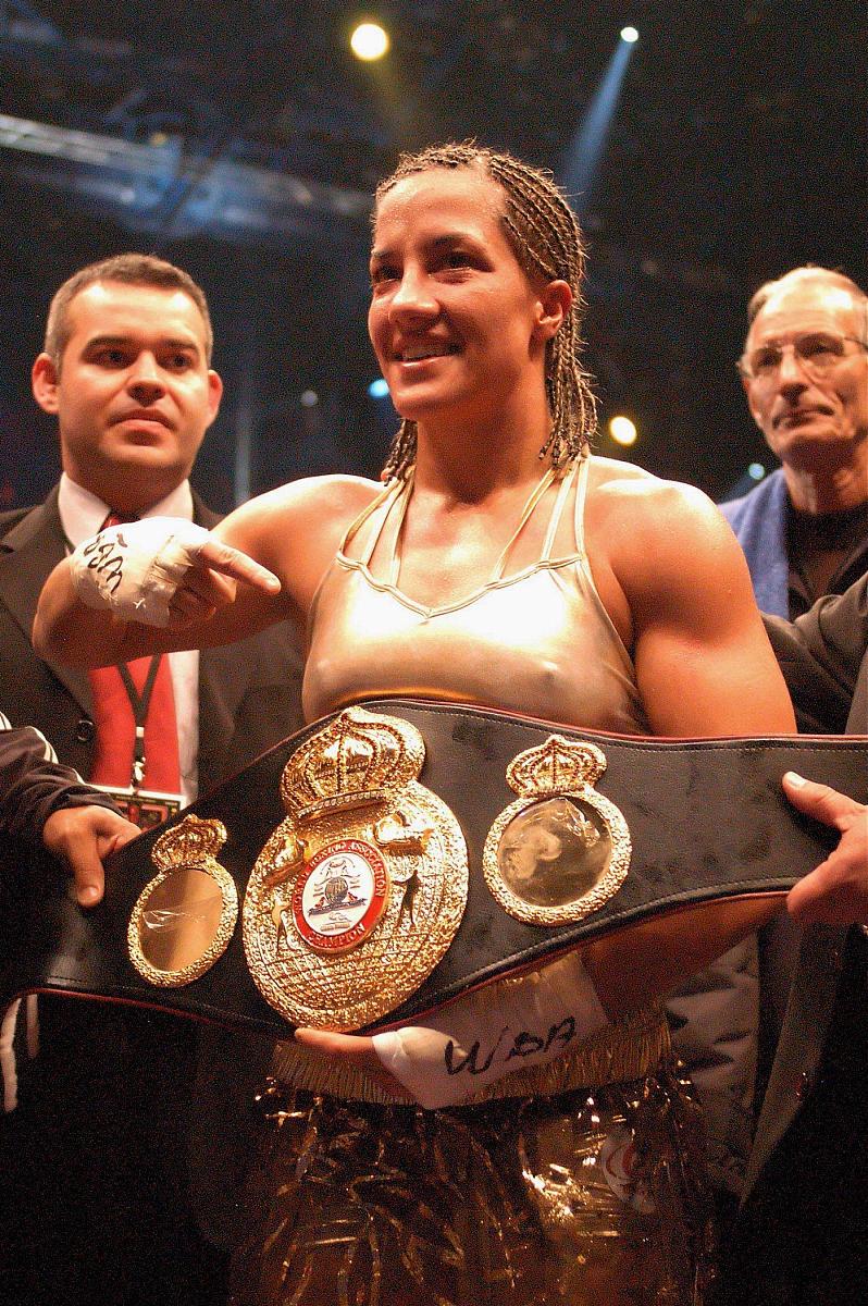 WWE 1542: Solo Sikoa 怒锤 Elias，音乐才子惨遭KO！