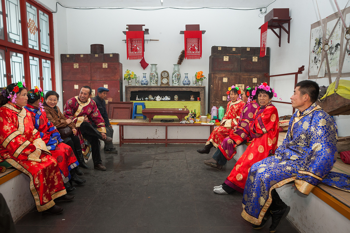 ***_***2011年1月11日,牡丹江小依兰岗村,满族祭祖,祠堂里休息的查玛
