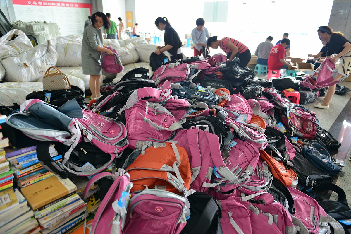 志愿者：点亮未来，温暖世界 - 10句宣传标语