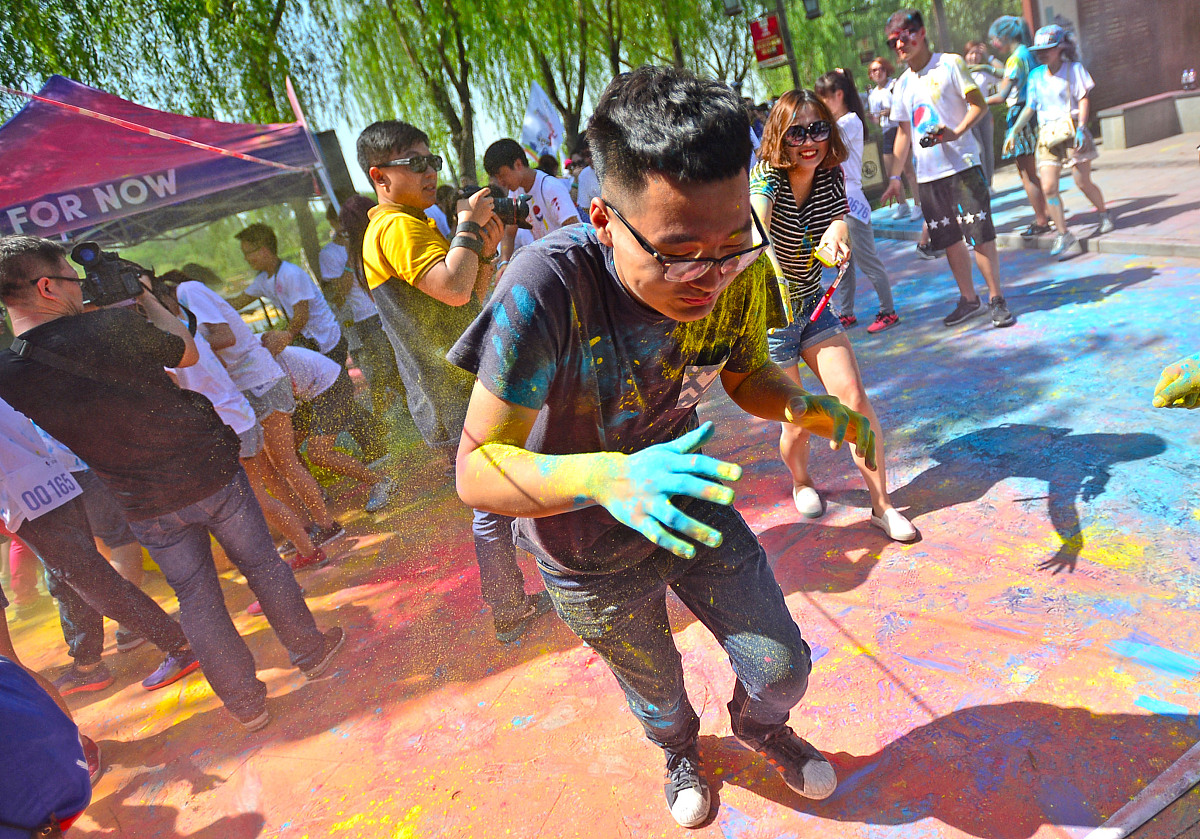 能给我组织一场一个人玩的跑团游戏吗？你来当主持人