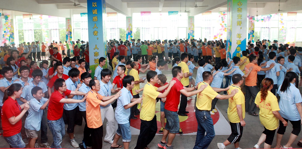 二年级家长会家长代表发言稿：共促孩子健康成长