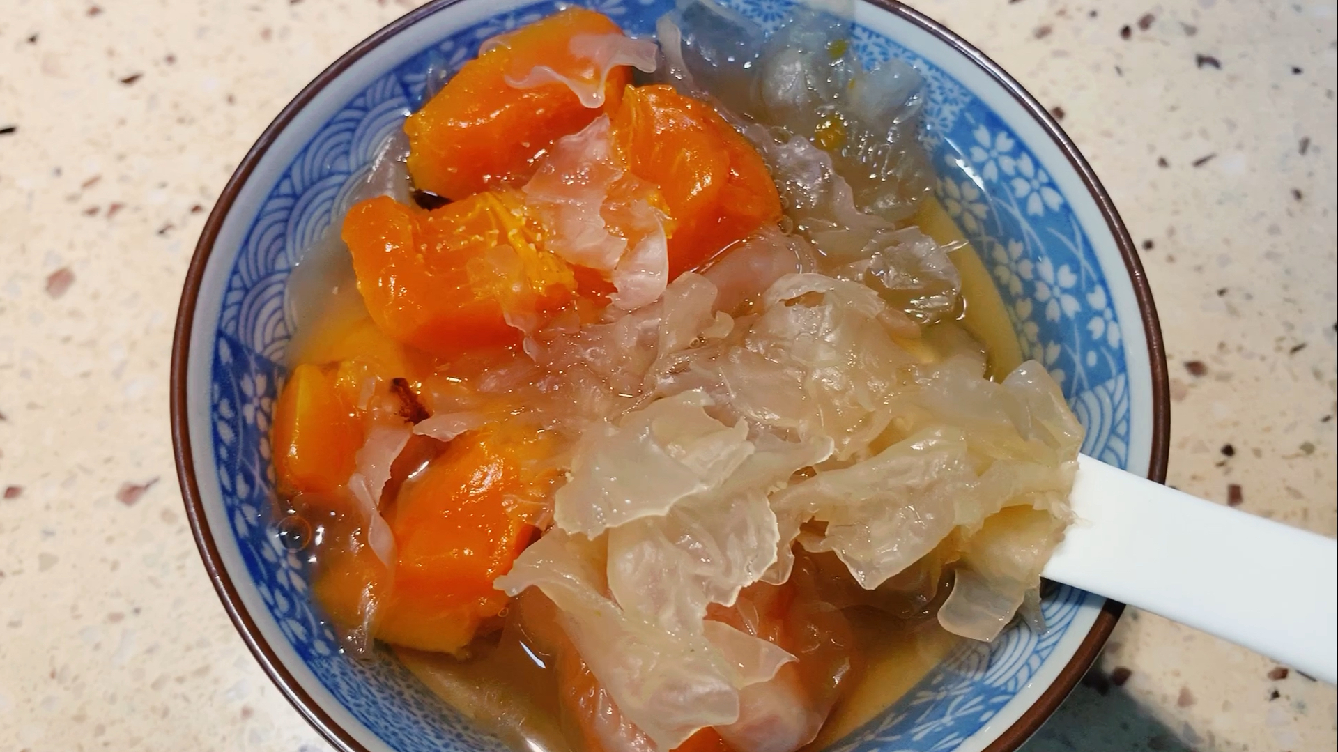 夏日必备糖水之木瓜炖冰糖雪耳莲子