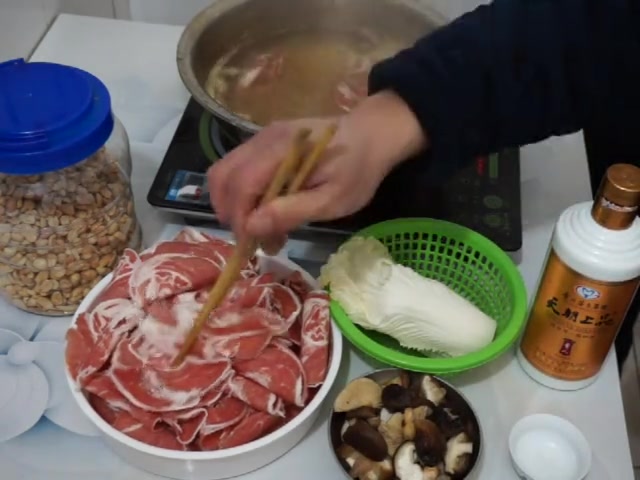 自制的羊肉卷,做最简易的清汤火锅,做法超简单