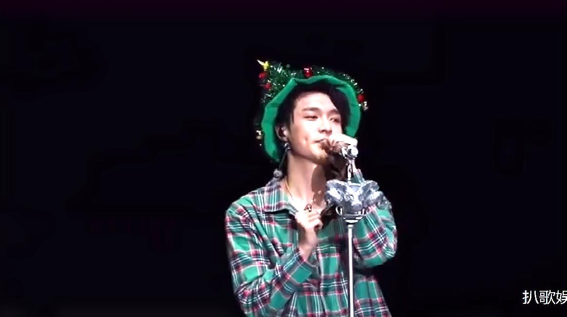 [图]张艺兴深圳大航海演唱会《When It’s Christmas》阿拉丁来啦