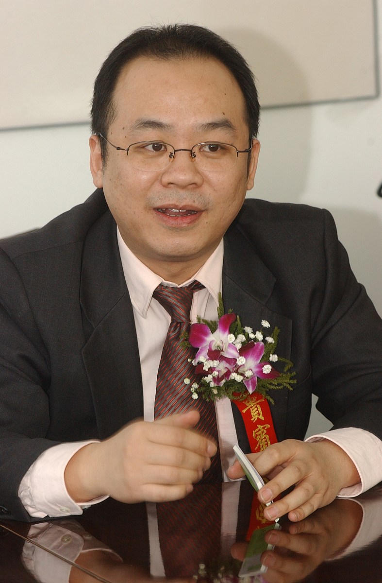 2005年1月15日,北京.伍耘——tom在线有限公司网络运营副总裁.       