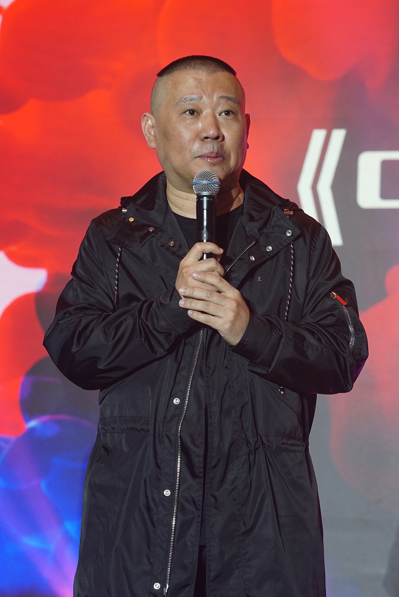 写一个关于文化强国的三千字的有笑点的剧本