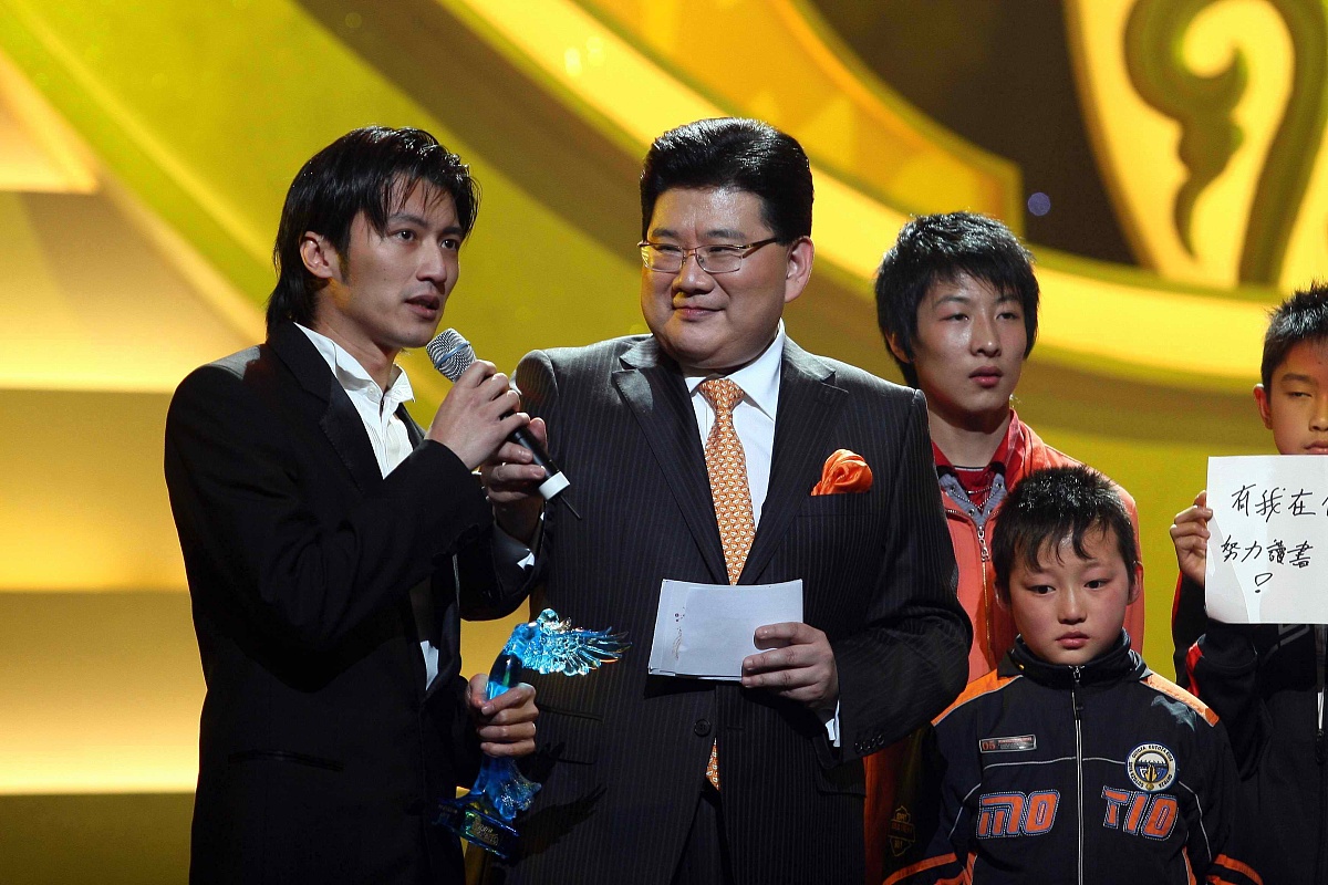 2009年2月28日,上海,2009新娱乐慈善群星会颁奖晚会.***_***谢霆锋+++