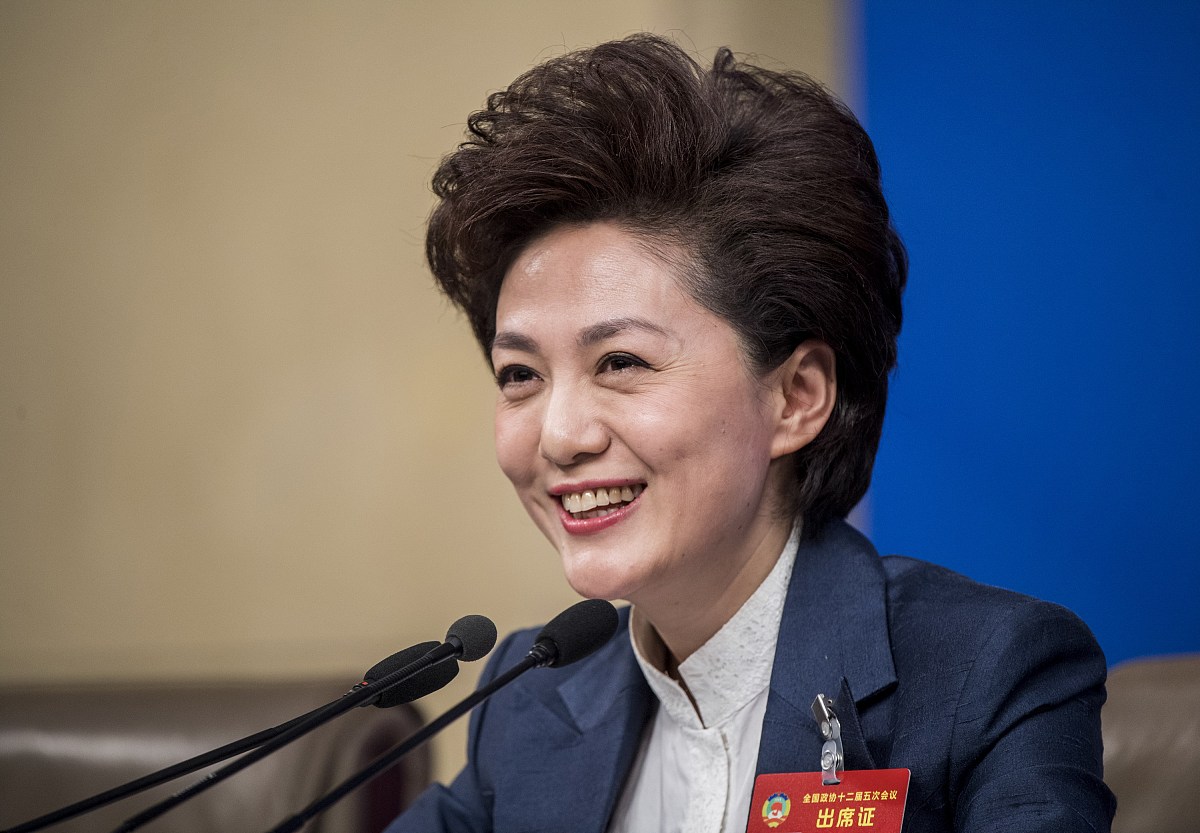 以“要求内容健康积极，突出思想性、文学性，培育和践行社会主义核心价值观；抒发真情实感，展现当代大学生的精神风貌，具有可读性和感染力”写一篇诗歌