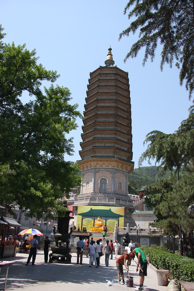 ***_***灵光寺.  灵光寺是八大处现存最重要的一座寺院.灵光寺山门殿