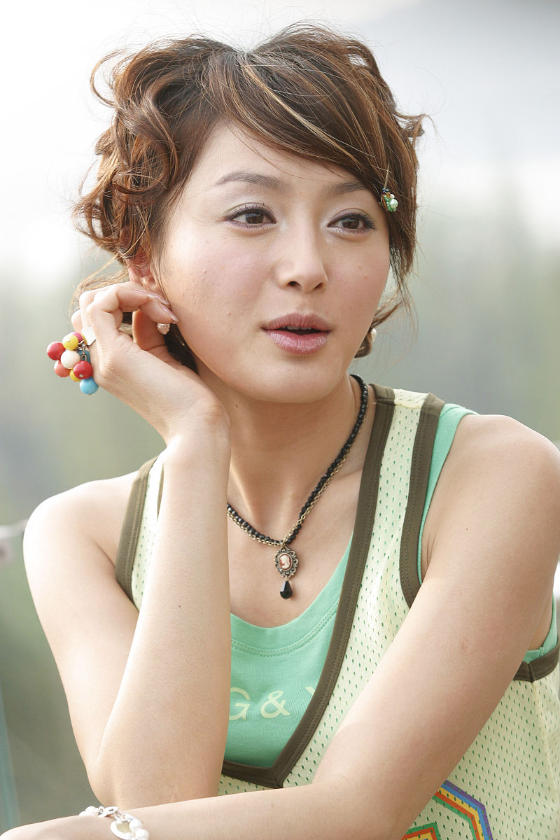 2005年4月5日,秦岚到杭州宣传电视剧《风云2》.+++_+++秦岚,风云2,