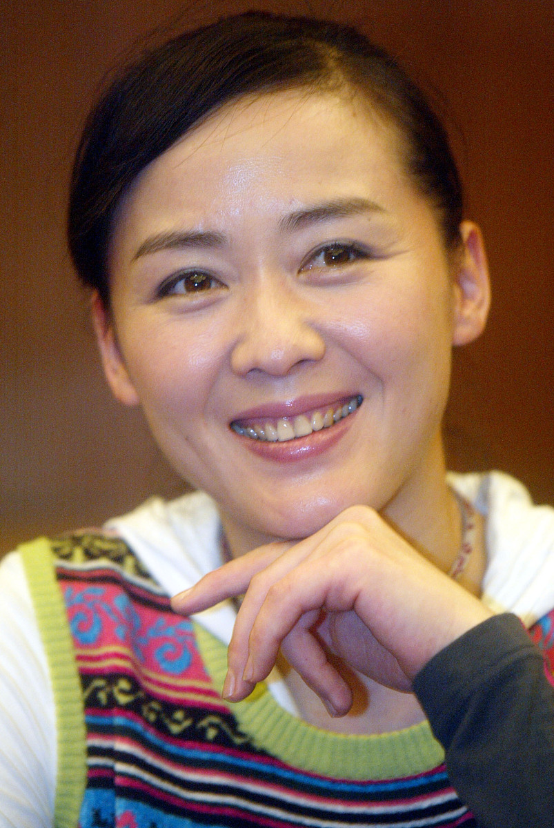 2006年9月10日,三十集电视剧《玫瑰绽放的年代》在沈阳宣传.李琳+++_+