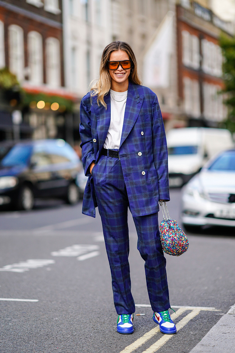 《飞天小女警》x Nike 联名鞋款：泡泡蓝 Dunk SB Low 实物赏析