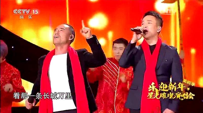 [图]星光璀璨:旭日阳刚演唱经典歌曲《大中国》,唱的真好听!