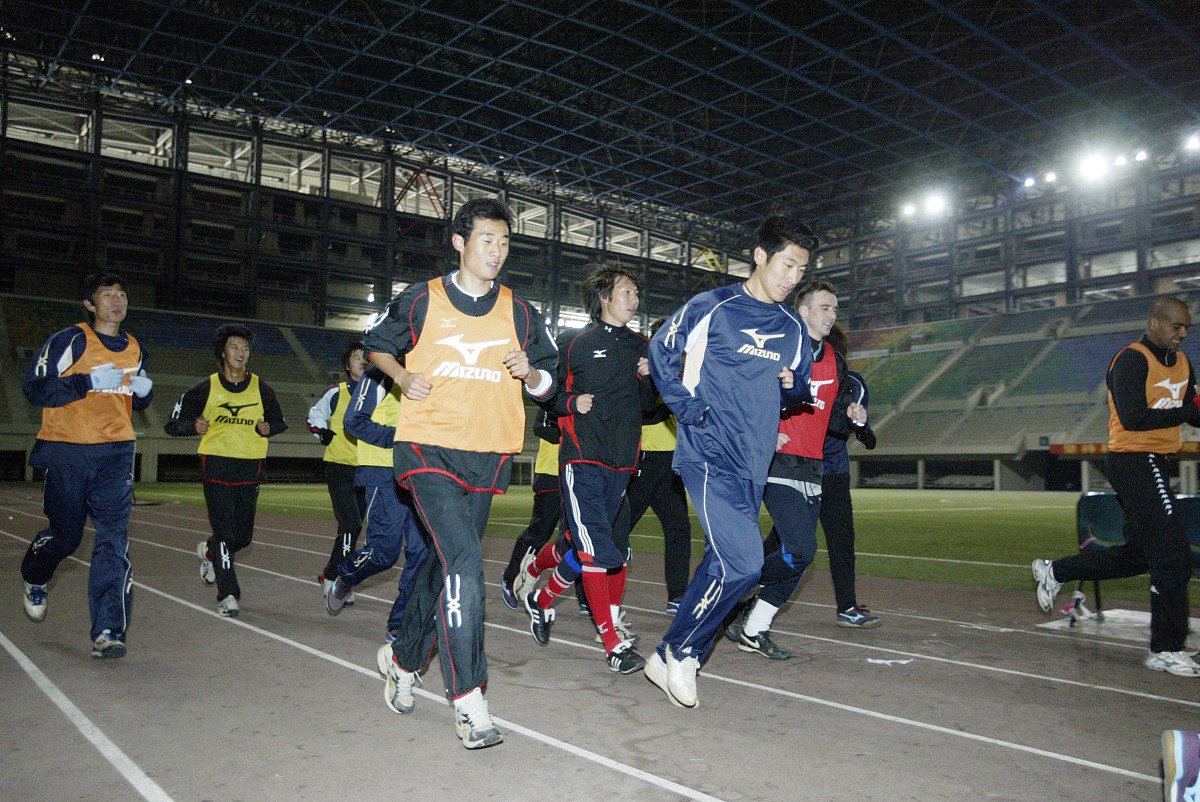 我的理想体育教师形象：正直、激励、关怀