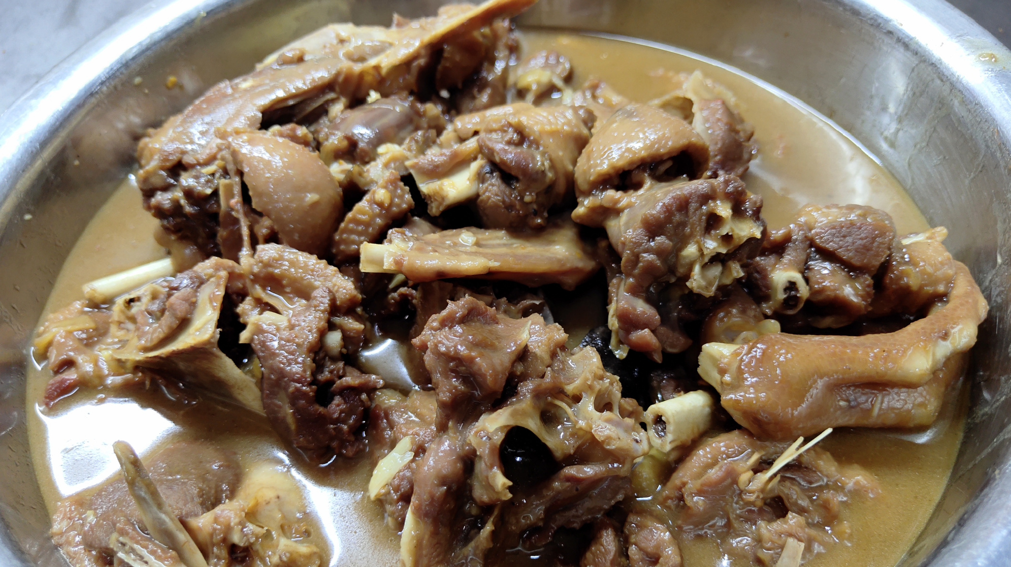 粤菜新手做的~传统古法焖鹅,连骨头都入味,我想吃一只