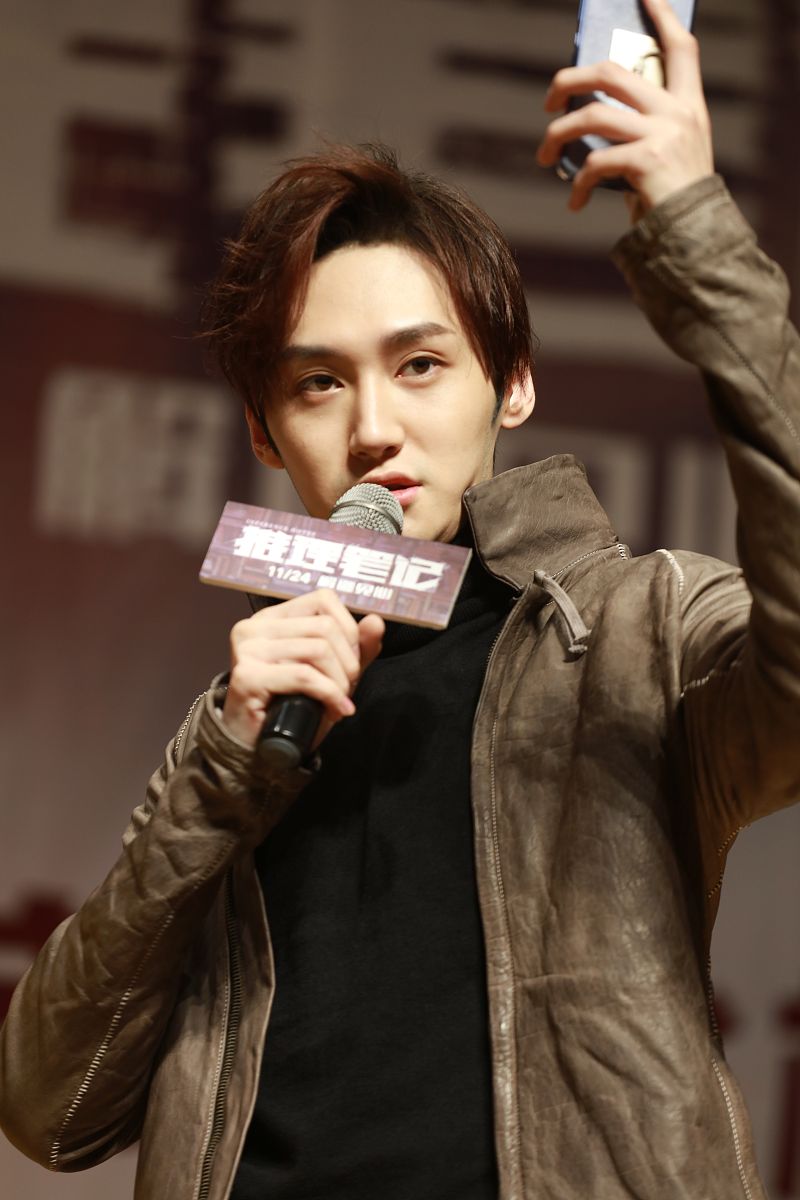 小零食支出被涂黑，每包15元，小明可能剩下多少钱？- 小学数学逻辑推理题