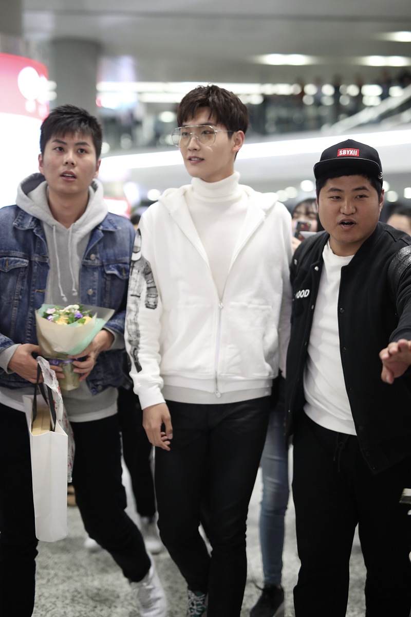 1993年2月9日下午3点至5点出生的女孩生辰八字帖如何写？