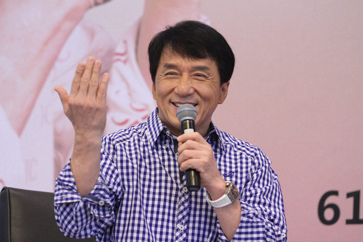 2015年4月7日,北京,国际影星成龙自传新书《成龙:还没长大就老了》在