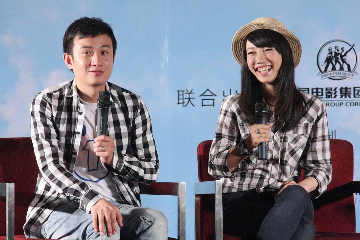 2010年7月22日,北京,电影《万有引力》关机仪式.***_***白百何,文章++