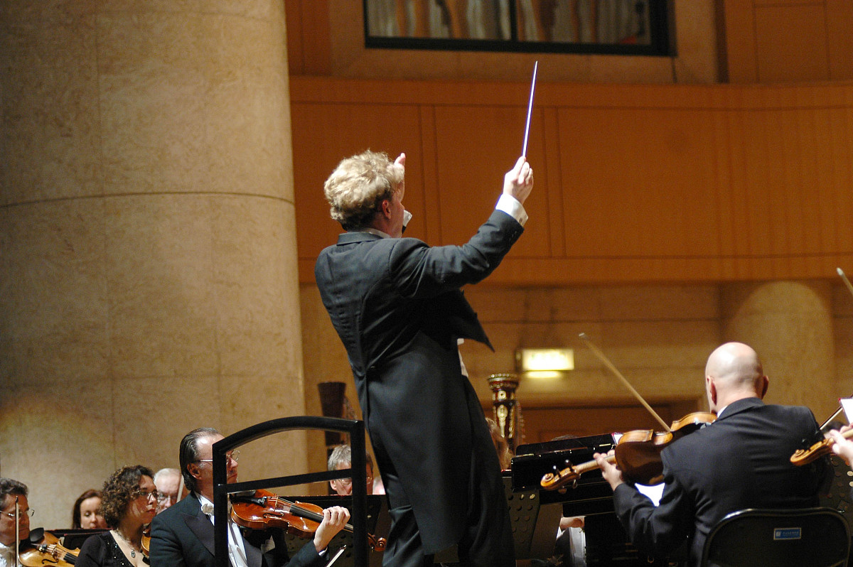 化身贝多芬，用肢体演绎音乐：手机拍摄创意指南