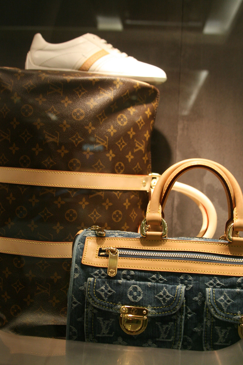 仿牌鞋子LV包包生产地大揭秘：中国制造真相