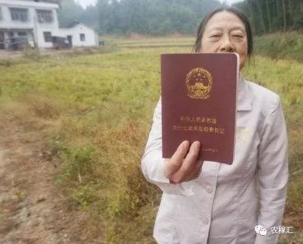 新土地承包法出台:农村外嫁女不得收回土地!