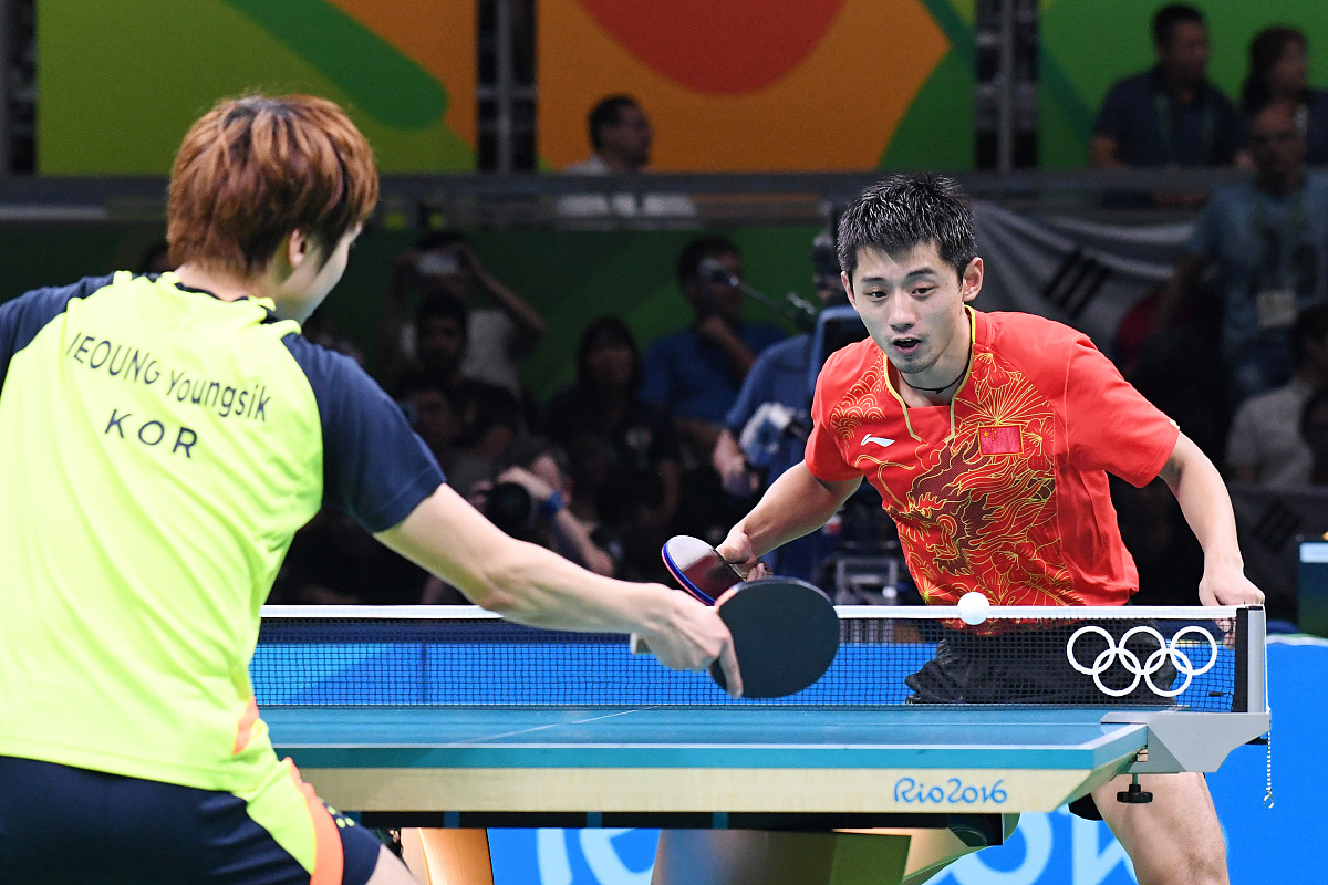 根据下面内容洗稿重新写一篇全新文章最近有关张继科欠债卖私密照的谣言在网络上疯传。然而早在3月30日张继科工作室就发表声明称这些谣言毫无事实依据是对张继科先生品行及私生活的诽谤。声明还表示张继科没有任何债务纠纷更不存在卖私密照以还债的情况。目前张继科已经委托律师取证将对重点侵权用户提起诉讼。然而微博用户李微敖在3月31日发布了多条微博声称自己从几年前看到并掌握的部分司法材料得知张继科曾将景女士的私人