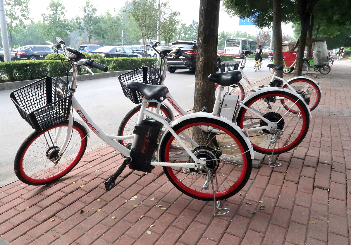 帮我写一份关于采用微信小程序的共享单车软件平台设计的论文摘要