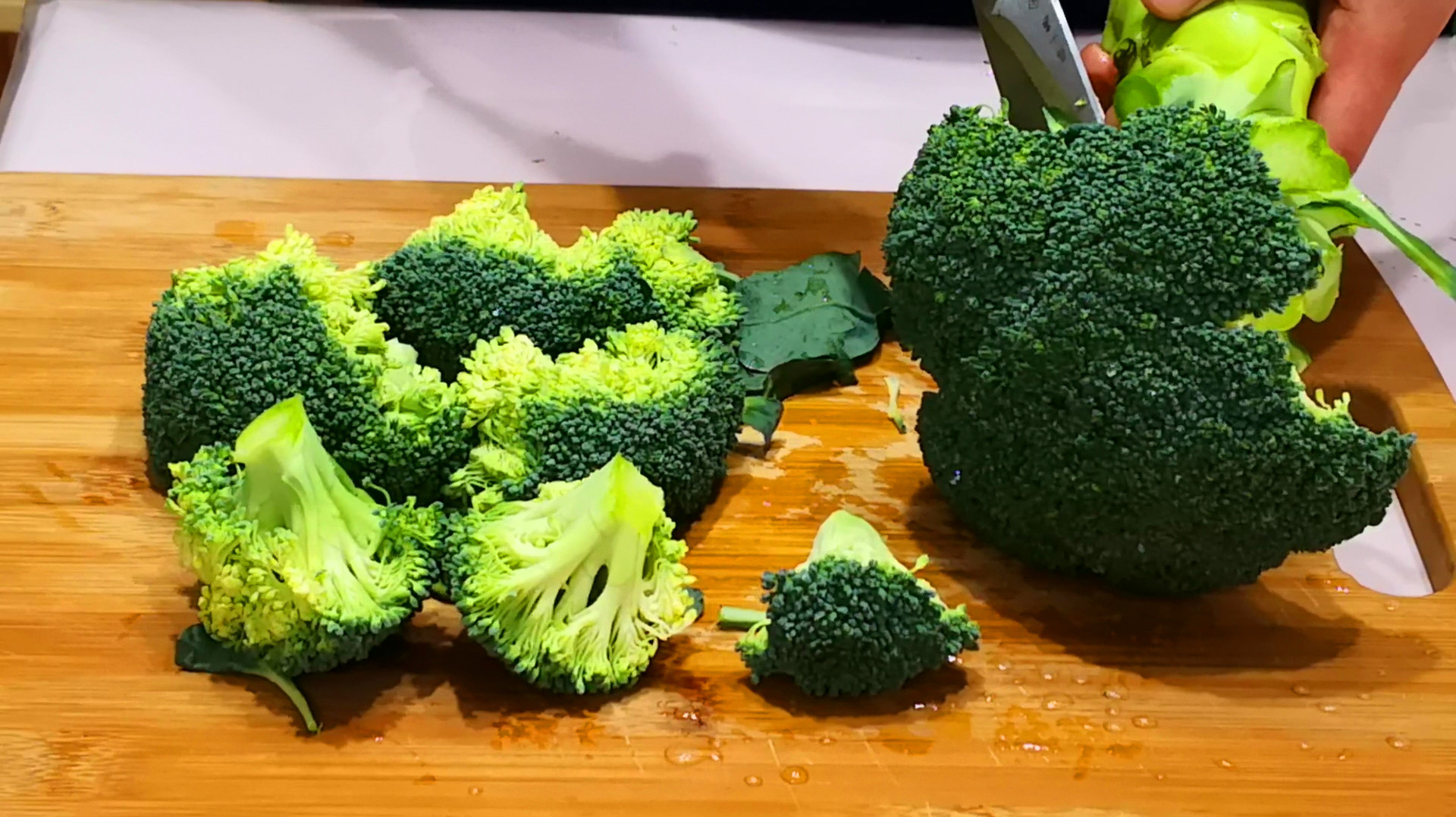 西兰花这样做太解馋了,我家一周吃5次,开胃又下饭,比吃肉还香