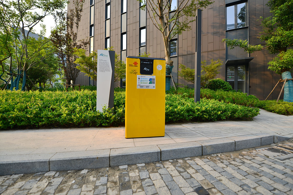 基于OpenHarmony开发的智能语音垃圾桶设计
帮我写一个200字的作品简洁