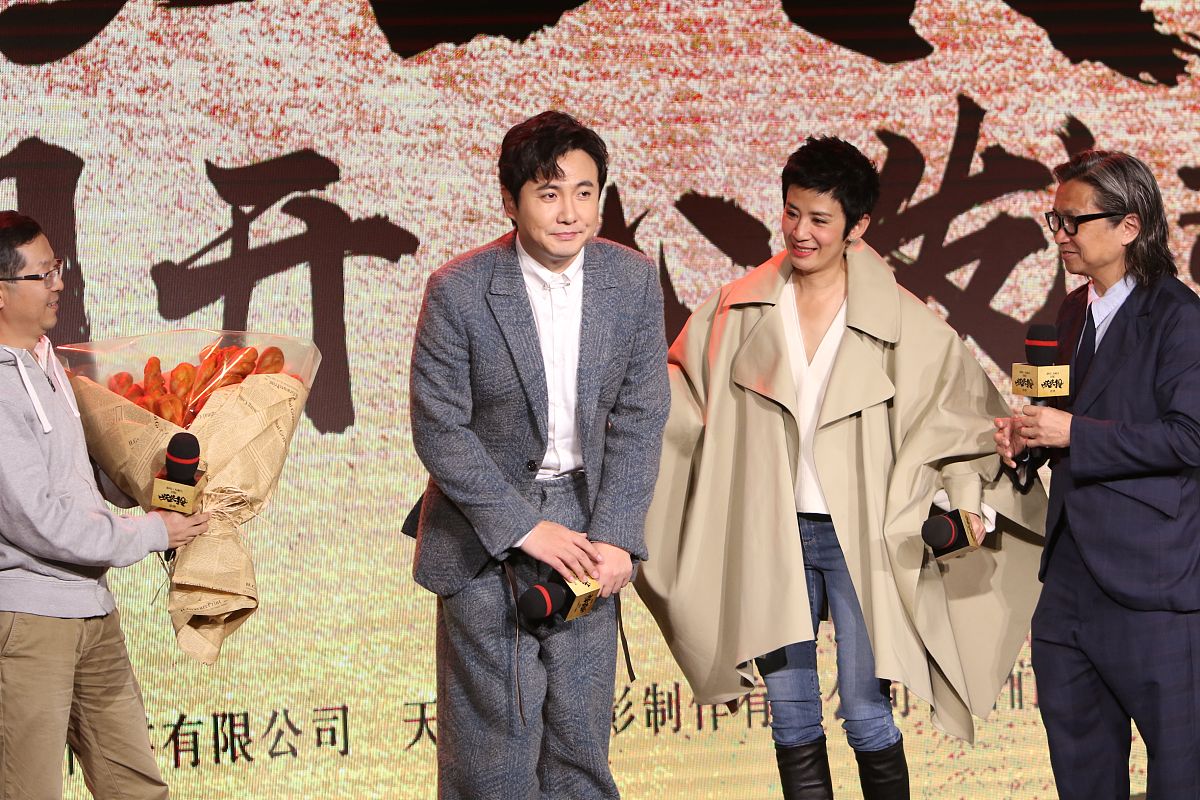 《夏洛特烦恼》沈腾表现如何以小说的方式写一篇热点点评