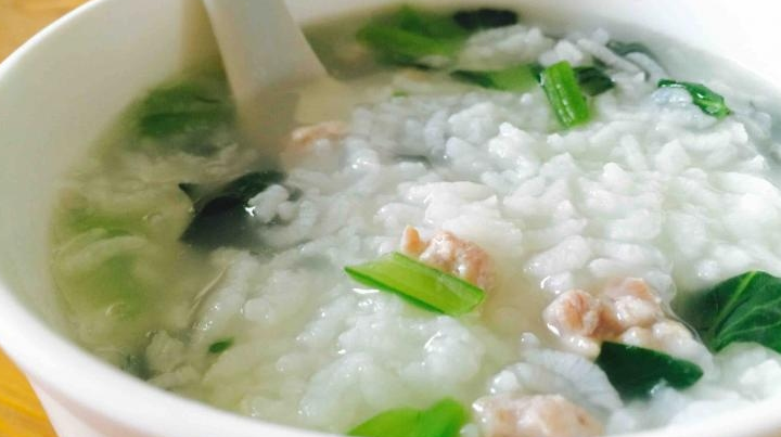 早餐做个青菜瘦肉粥,清淡又营养,孩子都喜欢吃!