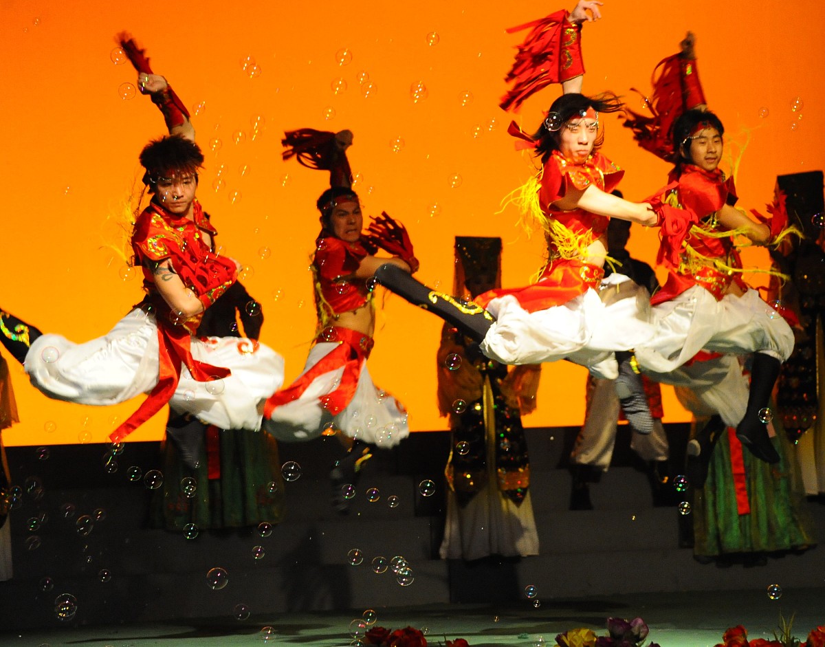 小雨与郑乐瑶：一首诗歌颂赞美丽与坚强