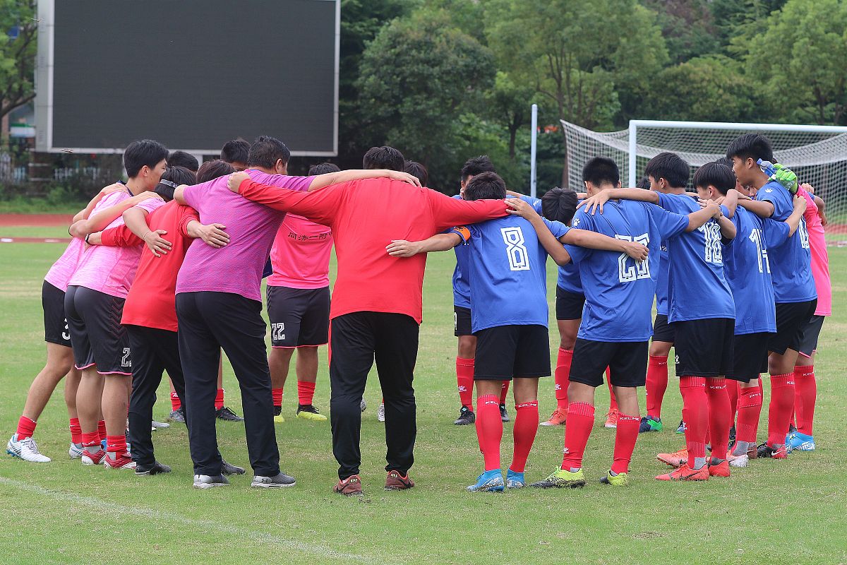 凝心聚力 众行致远 - XX公司职工足球比赛盛大开幕