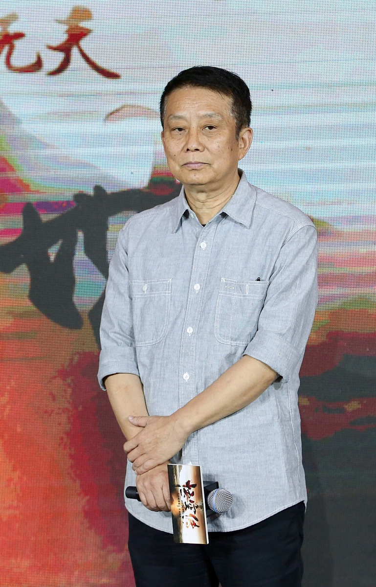 彭于晏帅气亮相《悟空传》发布会 现场与倪妮"打情骂俏"嗨翻天