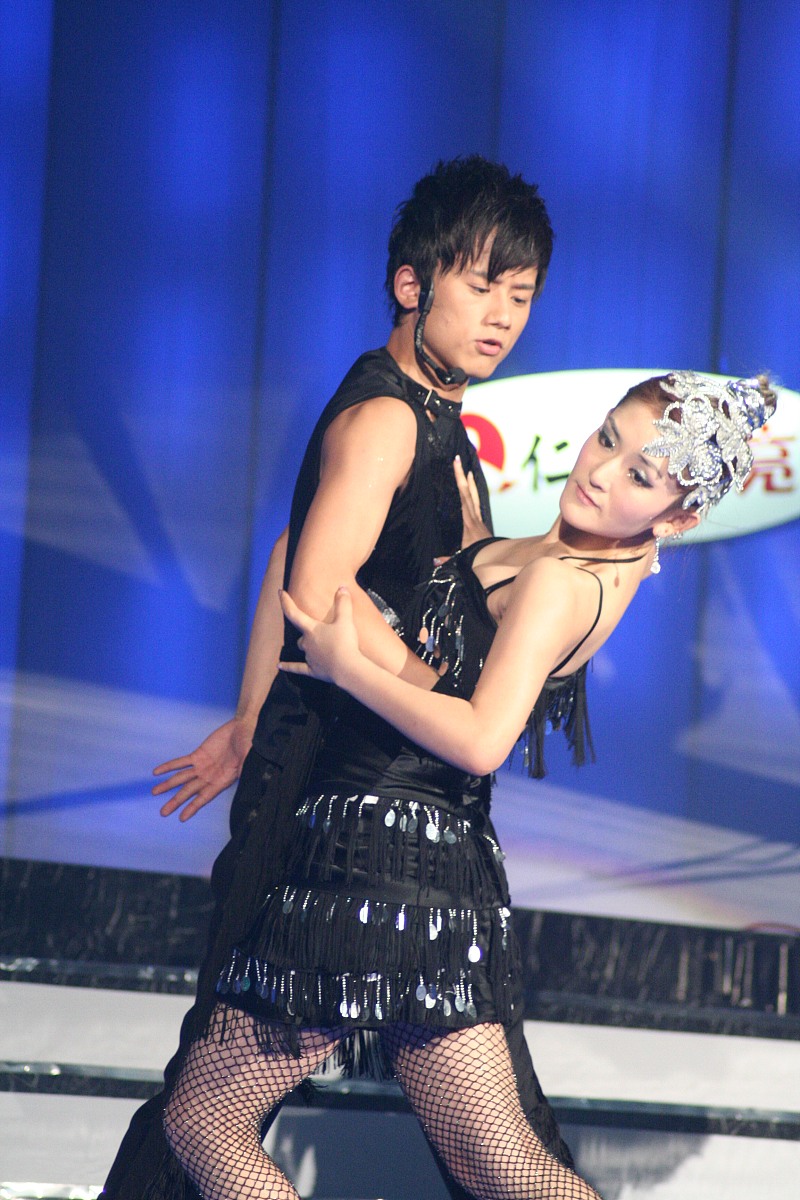 2007年9月16日,湖南长沙,谢娜近日在湖南卫视《舞动奇迹》中不满评委