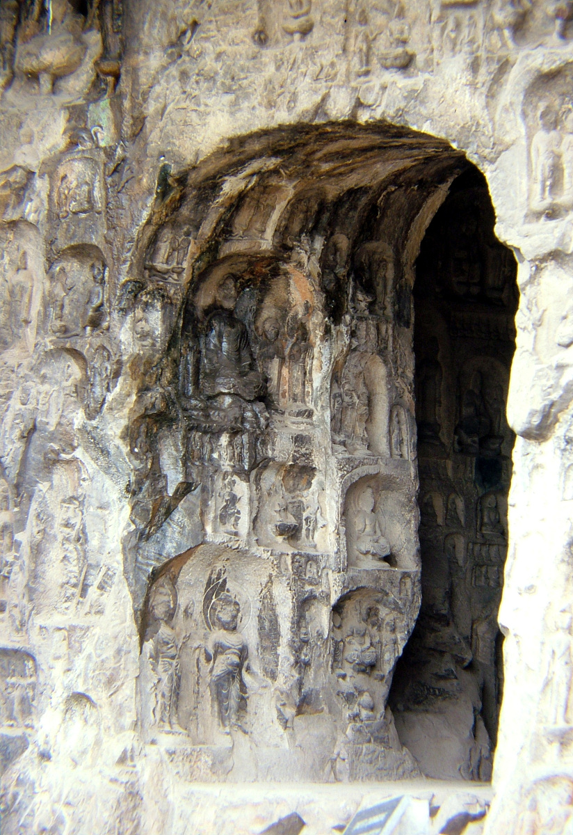 我去洛阳旅游 帮我写发微信朋友圈的文案