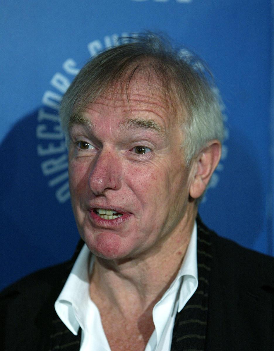 题目运用课堂上所学的11种影视评论方法中的任意一种从《七次机会》《楚门的世界》《你的名字》 《功夫》 五部电影中任选一部撰写-一篇影视批评论文。