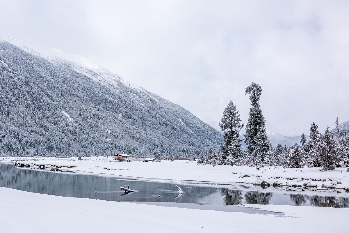 2018年2月20日,西藏林芝巴松措景区,巴松措景区里面的新措是一个很少