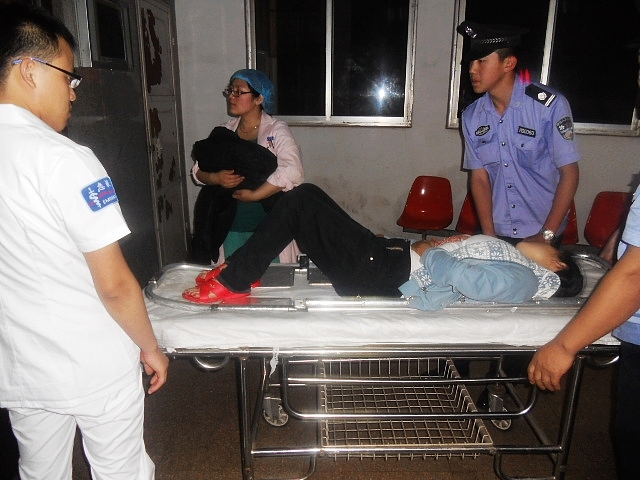 临盆在即的女警察，惊险追捕中诞下新生儿！