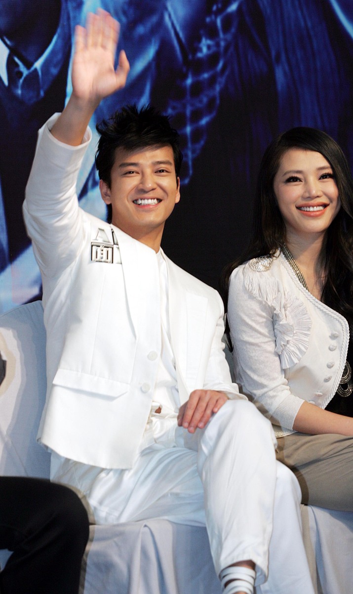 2010年4月27日,杭州,电影《a面b面》举行演员见面会.***_***孔唯  陈