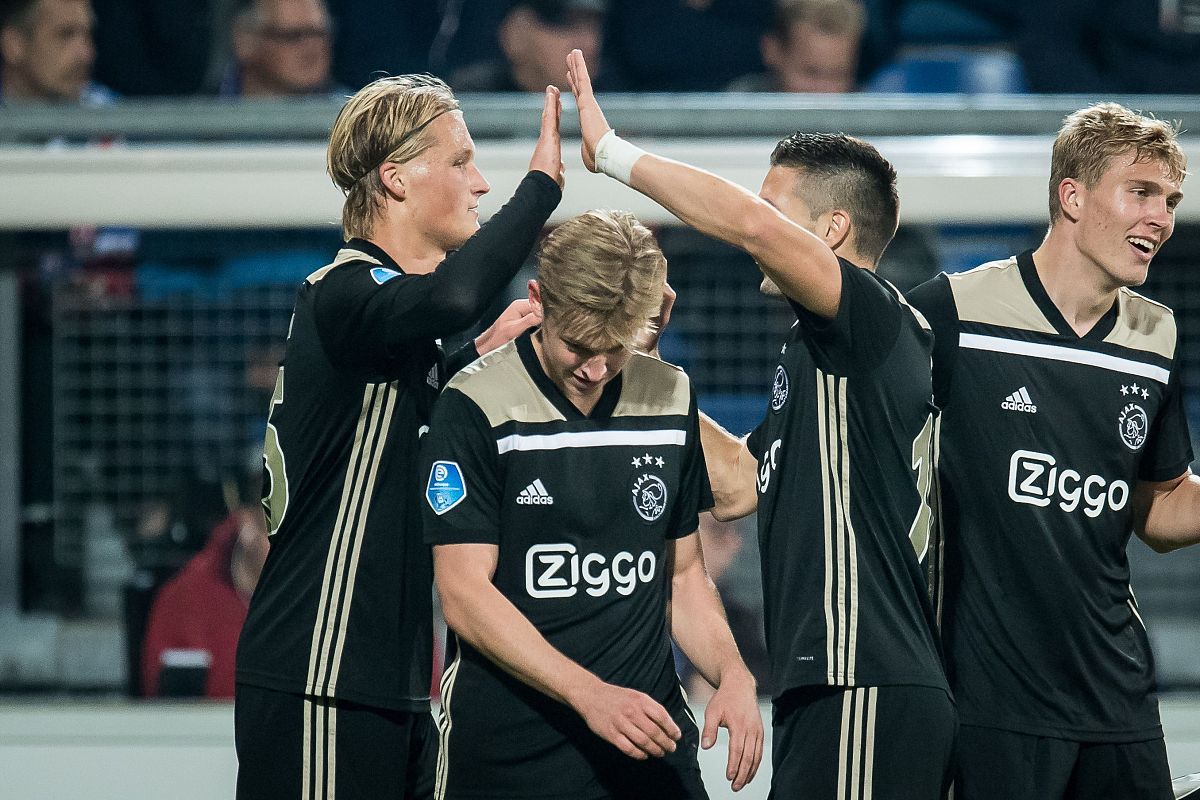 (l-<strong>r</strong>) kasper dolberg of ajax, frenkie de jong of ajax, dusan