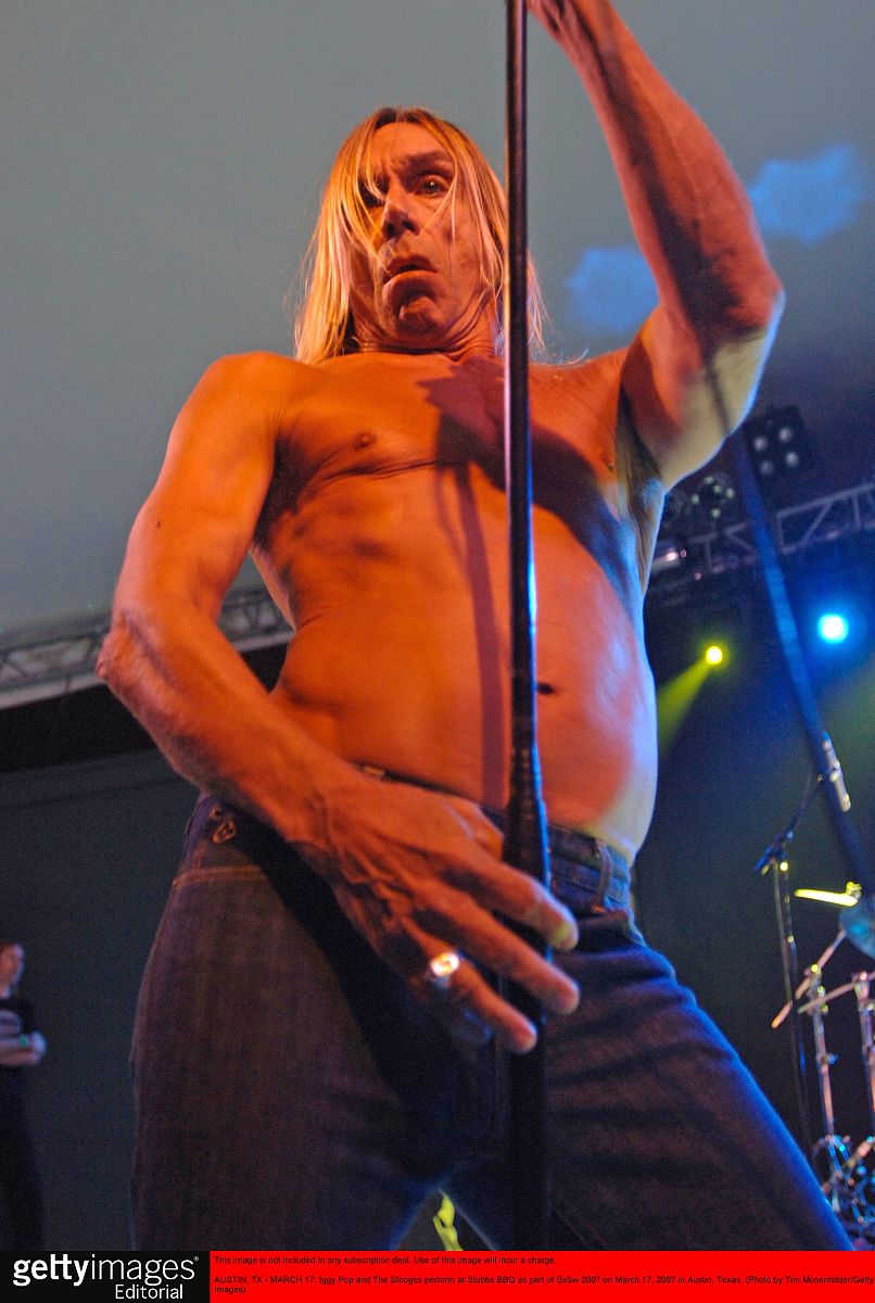 WWE RAW 第1538 期：道夫·齐格勒 取消资格 输给 奥斯汀·理论