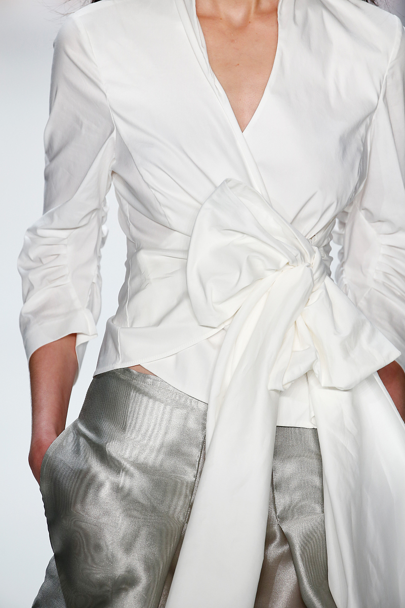 为 法式优雅荷叶边真丝衬衫 写文案