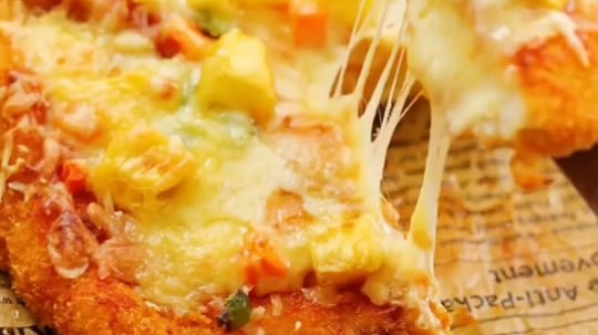 8块钱搞定无敌好吃的鸡排披萨,味道不输KFC,做法还很简单哟。