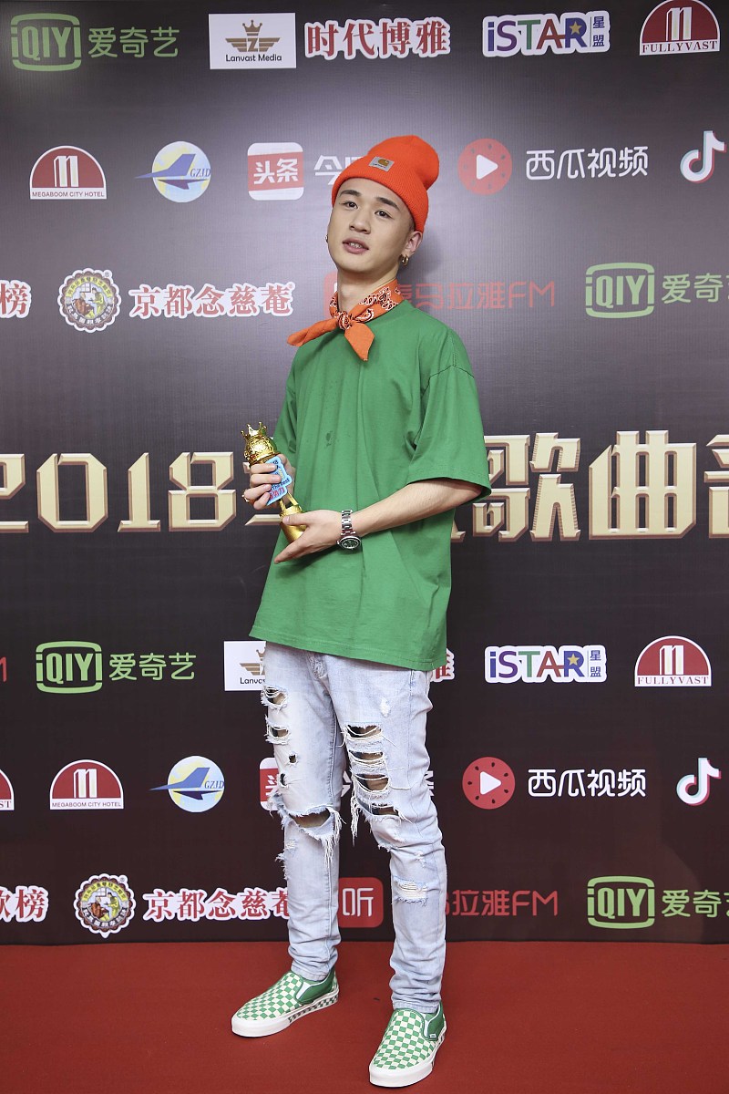 2018年8月29日,北京,2018华人歌曲音乐盛典颁奖礼后台.***_***  lamp