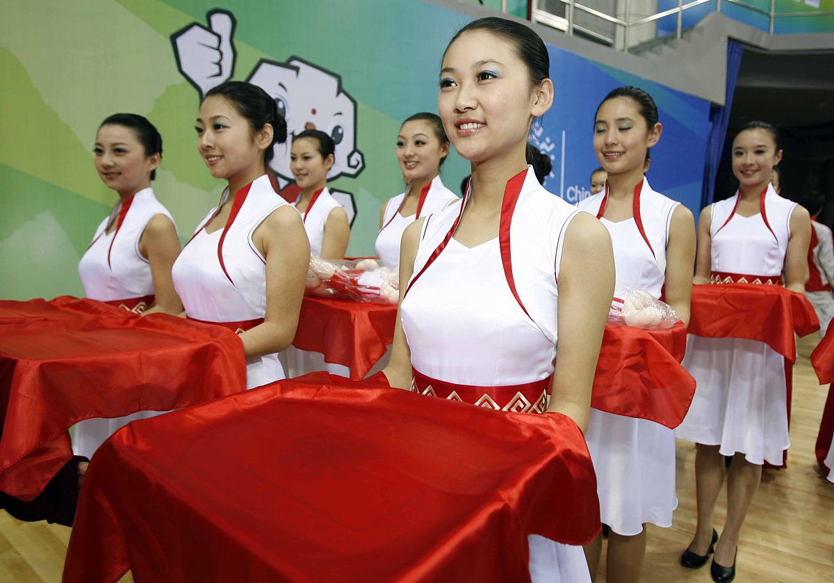 重庆江南职业学校服装展示与礼仪是什么办学层次的